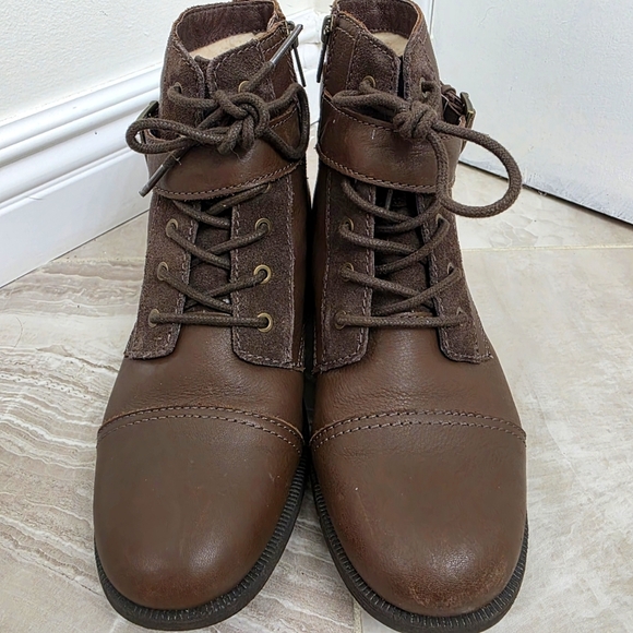 UGG women’s brown ankle boots Size 9 - Picture 2 of 10